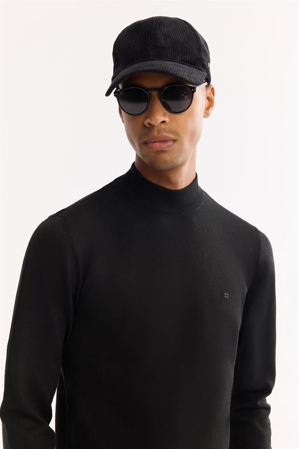 Siyah Yarım Balıkçı Yaka Yün Karışımlı Triko Kazak