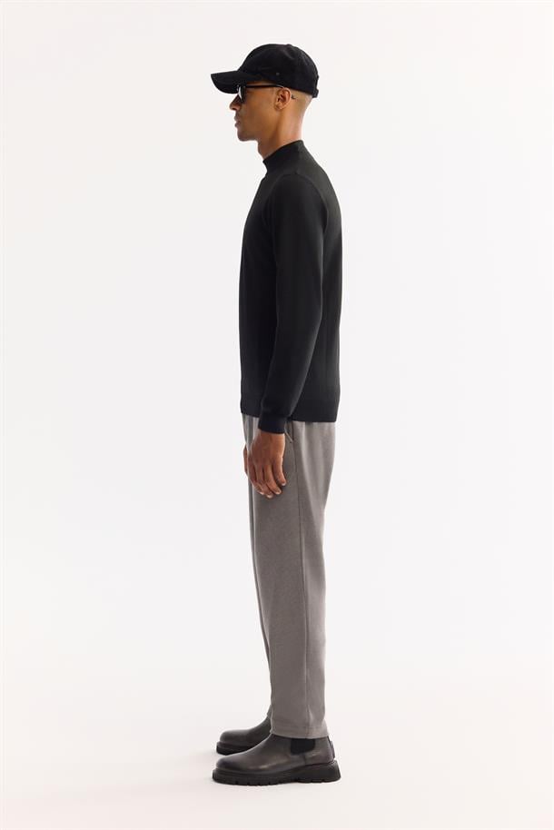 Siyah Yarım Balıkçı Yaka Yün Karışımlı Triko Kazak