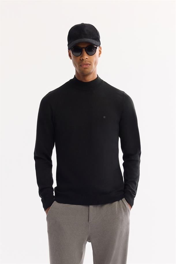 Siyah Yarım Balıkçı Yaka Yün Karışımlı Triko Kazak