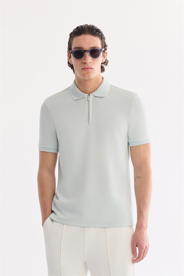 Su Yeşili Kıvrılmaz Polo Yaka Fermuarlı İnterlok T-Shirt