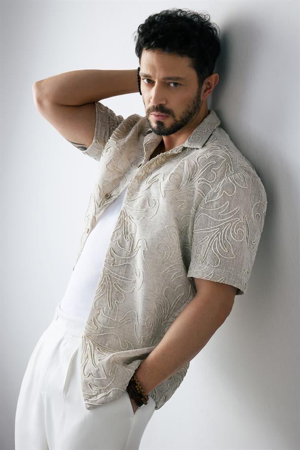 Taş Apaj Yaka Nakışlı Keten Karışımlı Kısa Kol Gömlek