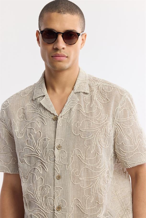 Taş Apaj Yaka Nakışlı Keten Karışımlı Kısa Kol Gömlek