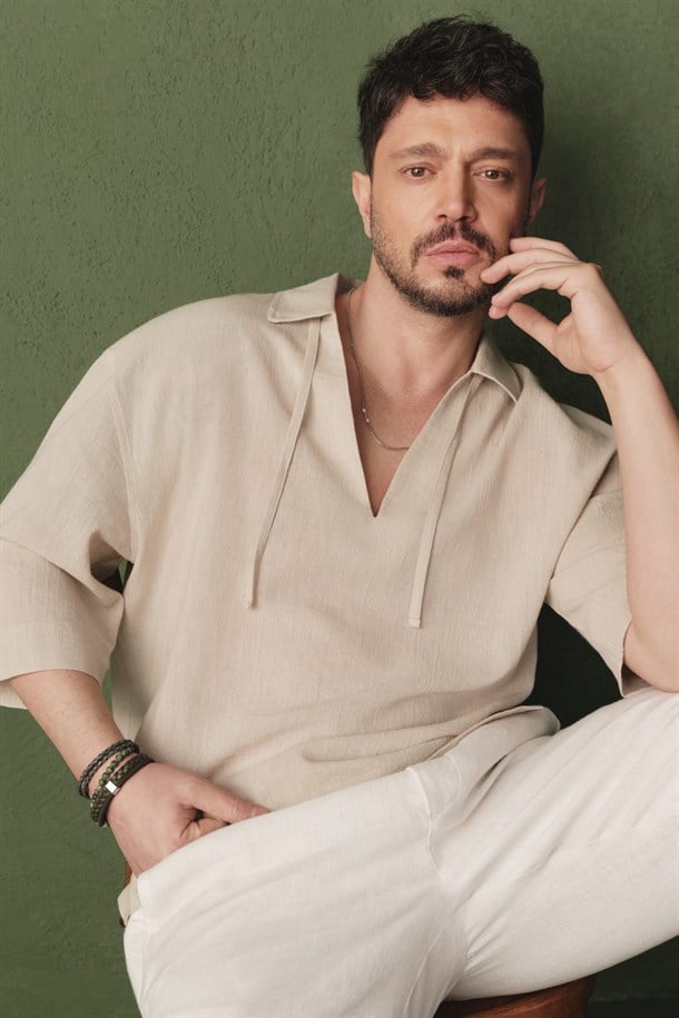 Taş V Yaka Pamuk Keten Karışımlı Kısa Kol Gömlek