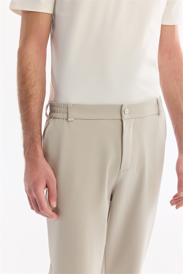 Taş Yanı Lastikli Kırışmaz Teknik Kumaş Chino Pantolon