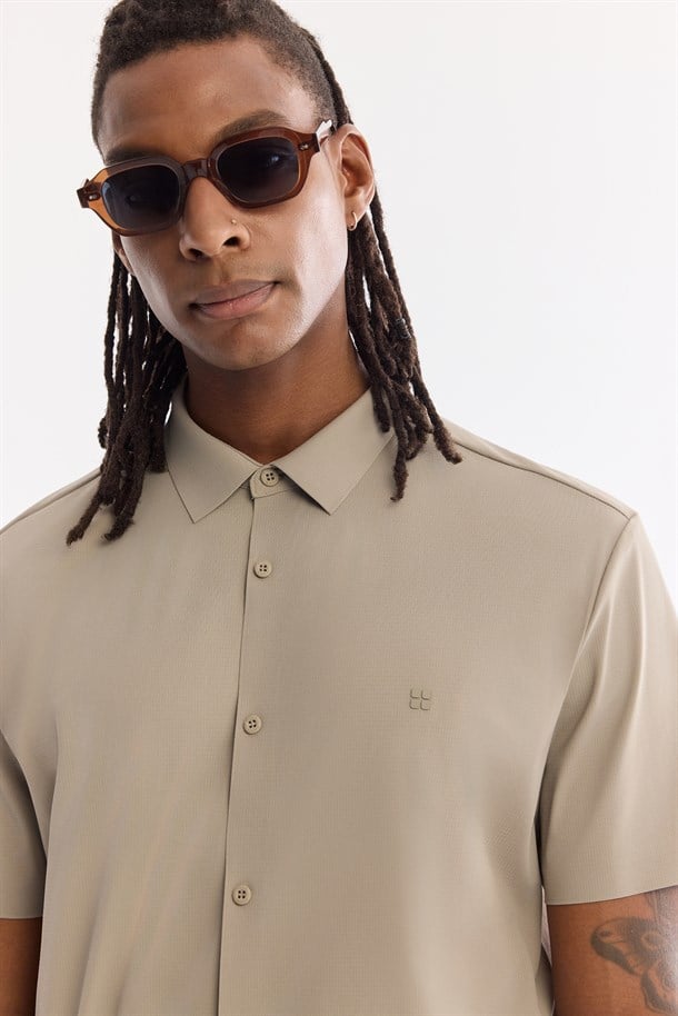 Vizon Klasik Yaka Kolay Ütülenen Kırışmaz Kısa Kol Gömlek