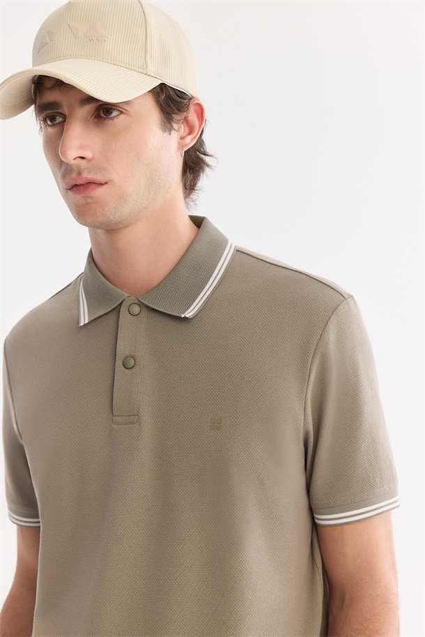 Yeşil Kıvrılmaz Polo Yaka Pamuklu Teknik Kumaş T-Shirt