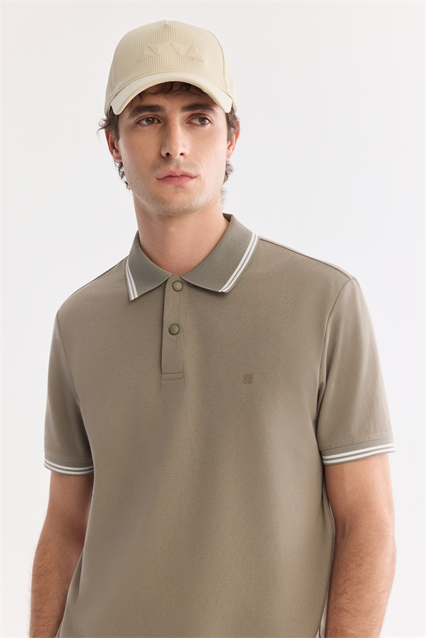 Yeşil Kıvrılmaz Polo Yaka Pamuklu Teknik Kumaş T-Shirt