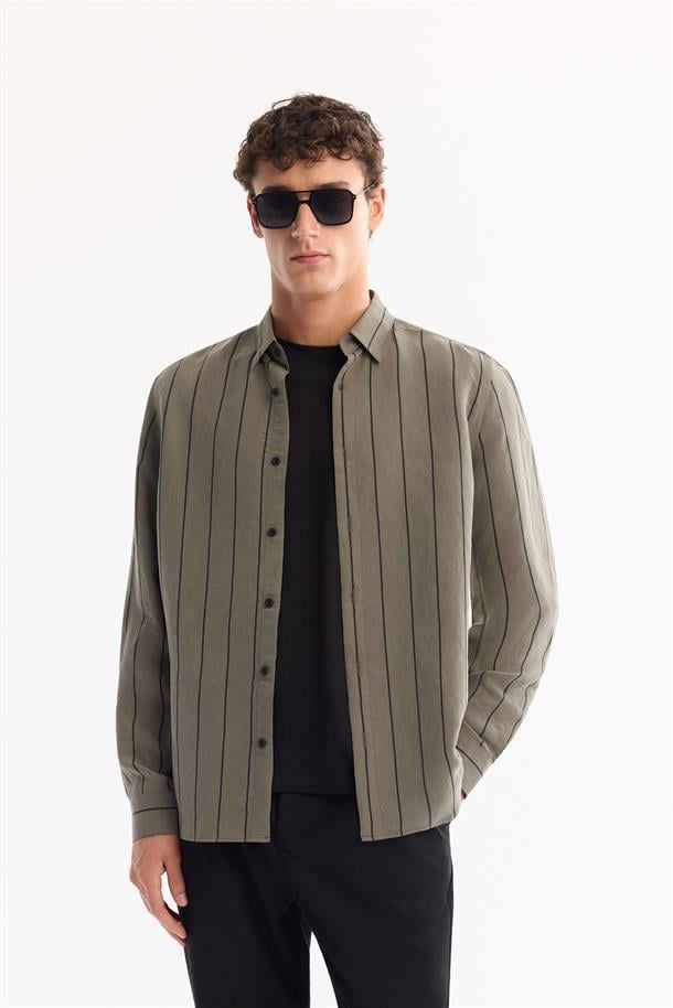 Yeşil Alttan Britli Yaka Soft Touch Çizgili Gömlek