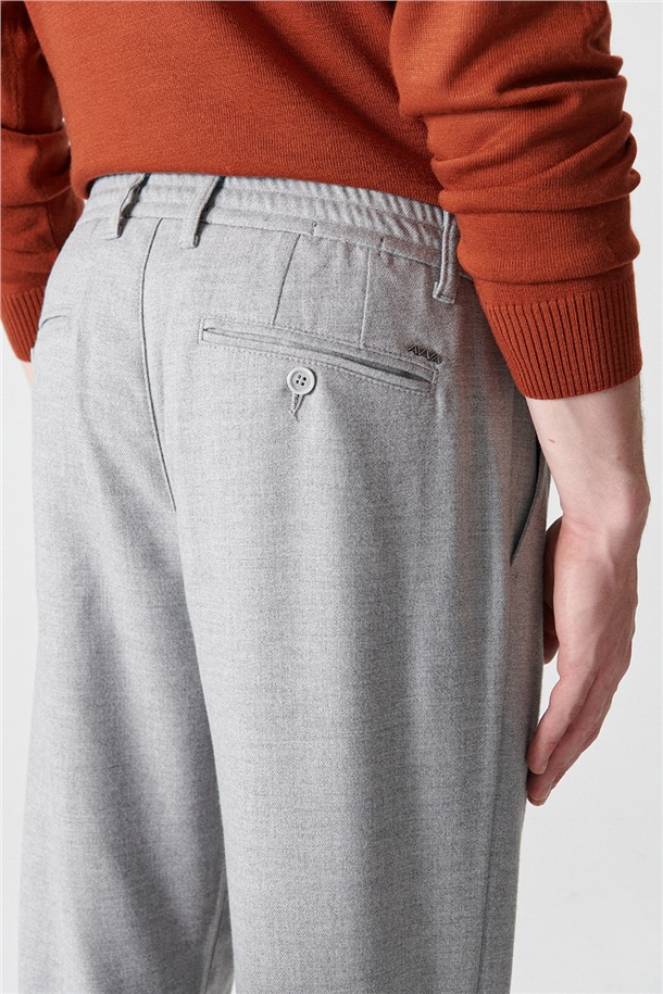 Açık Gri Yandan Cepli Beli Lastikli Pile Detaylı Düz Relaxed Fit Pantolon