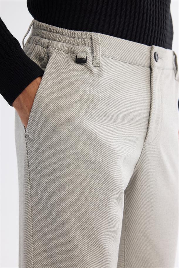 Açık Gri Yanı Lastikli Diyagonal Desenli Relaxed Fit Pantolon