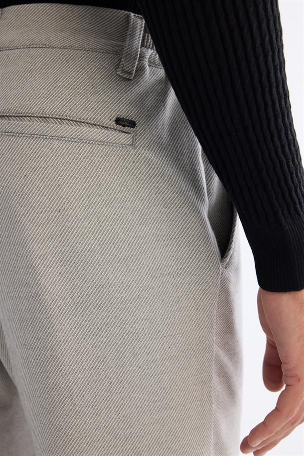 Açık Gri Yanı Lastikli Diyagonal Desenli Relaxed Fit Pantolon