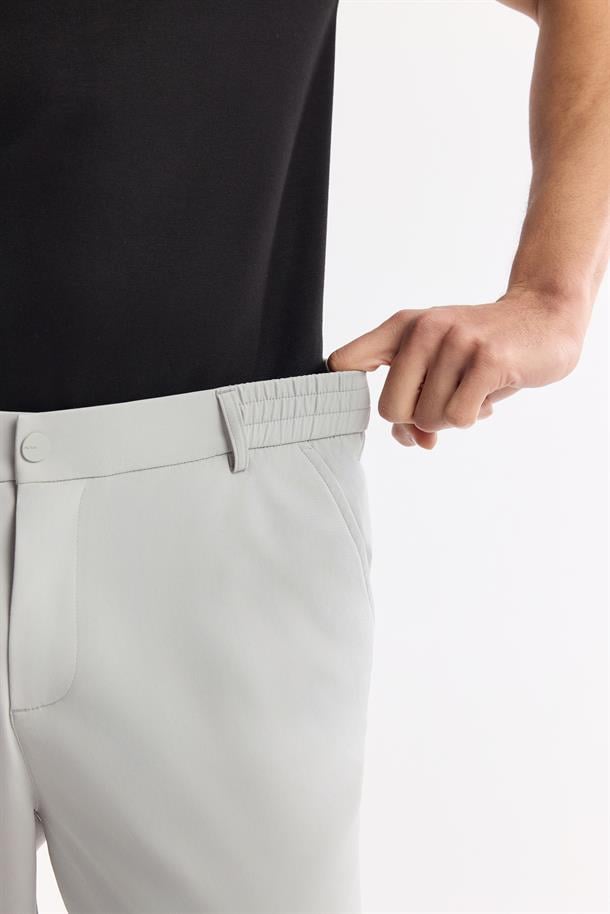 Açık Gri Yanı Lastikli Teknik Kumaş Nora Slim Fit Pantolon