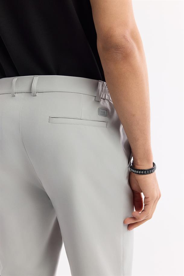 Açık Gri Yanı Lastikli Teknik Kumaş Nora Slim Fit Pantolon