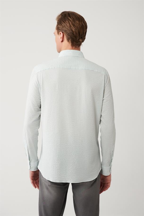 Açık Mavi Düğmeli Yaka Poliamid Karışımlı Gofreli Cepli Slim Fit Gömlek