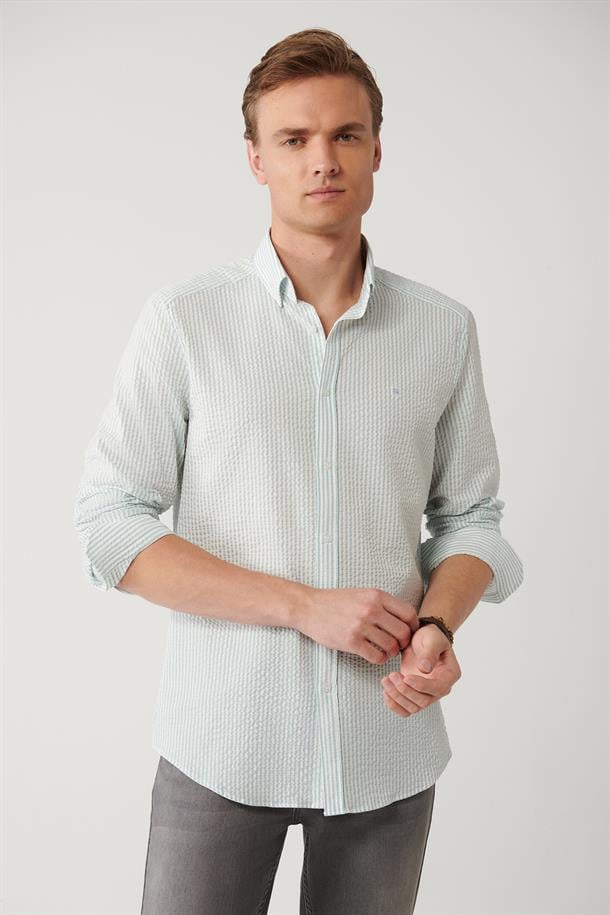 Açık Mavi Düğmeli Yaka Poliamid Karışımlı Gofreli Cepli Slim Fit Gömlek