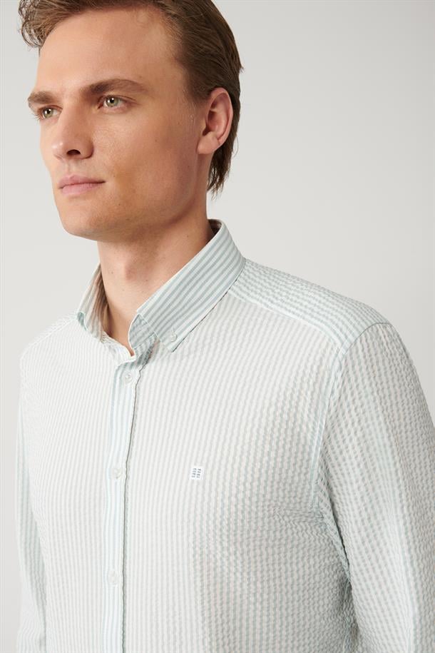Açık Mavi Düğmeli Yaka Poliamid Karışımlı Gofreli Cepli Slim Fit Gömlek