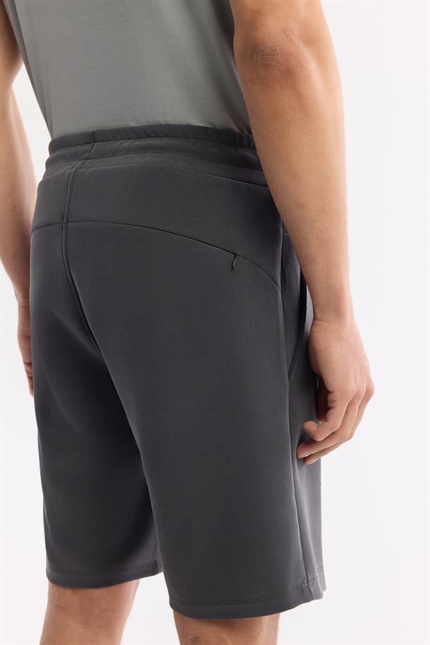 Antrasit Beli Lastikli Bağcıklı Yandan Cepli Flexi Baskı Detaylı Soft Touch  Örme Şort