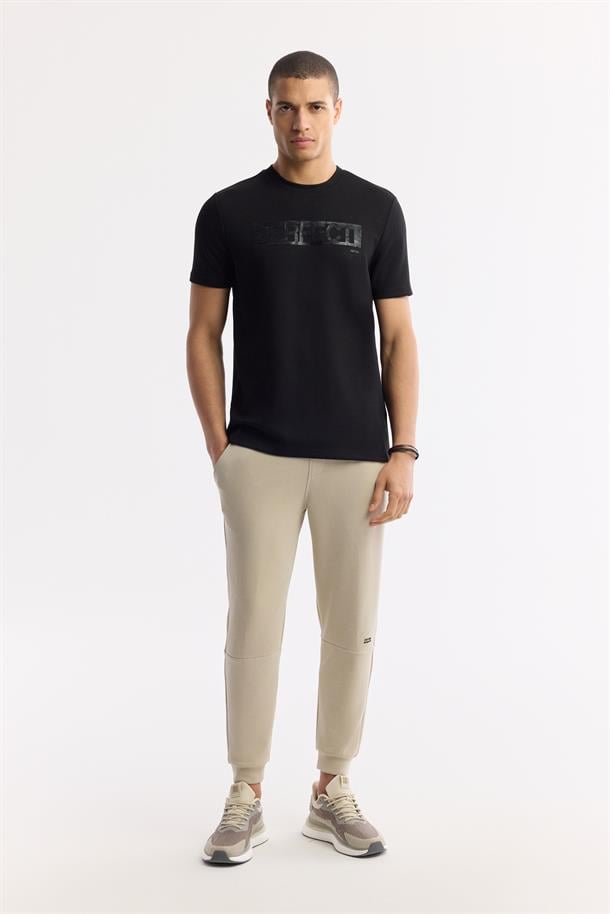 Bej Beli Lastikli Bağcıklı Yandan Cepli Flexi Baskı Detaylı Parçalı Soft Touch Jogger