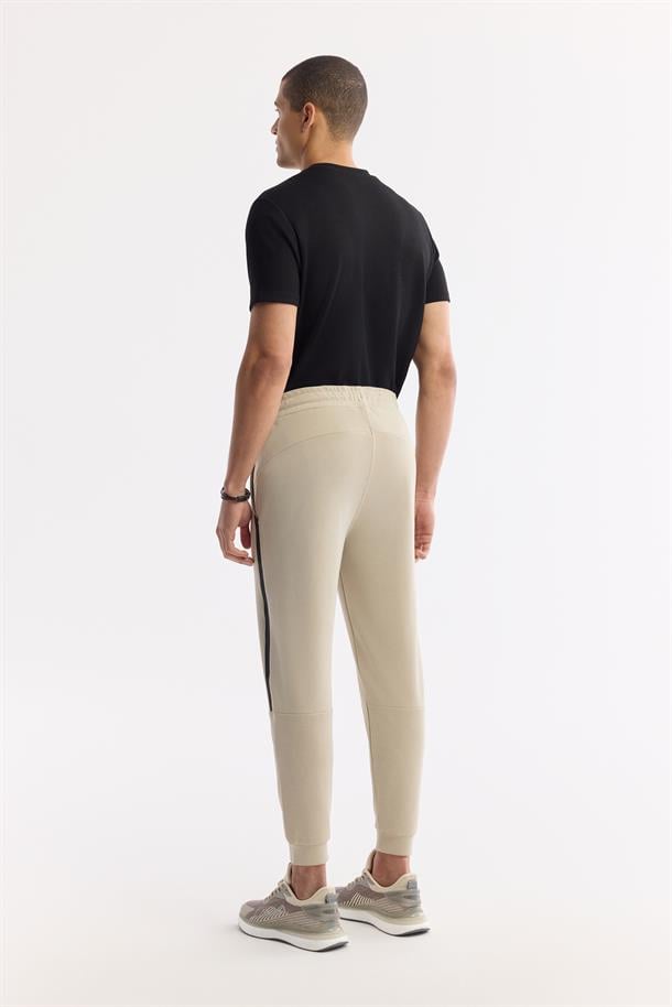 Bej Beli Lastikli Bağcıklı Yandan Cepli Flexi Baskı Detaylı Parçalı Soft Touch Jogger