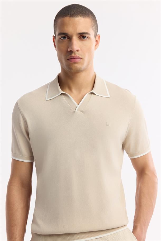 Bej Düğmesiz Polo Yaka Kol ve Yaka Çizgi Detaylı Rayon Triko T-shirt