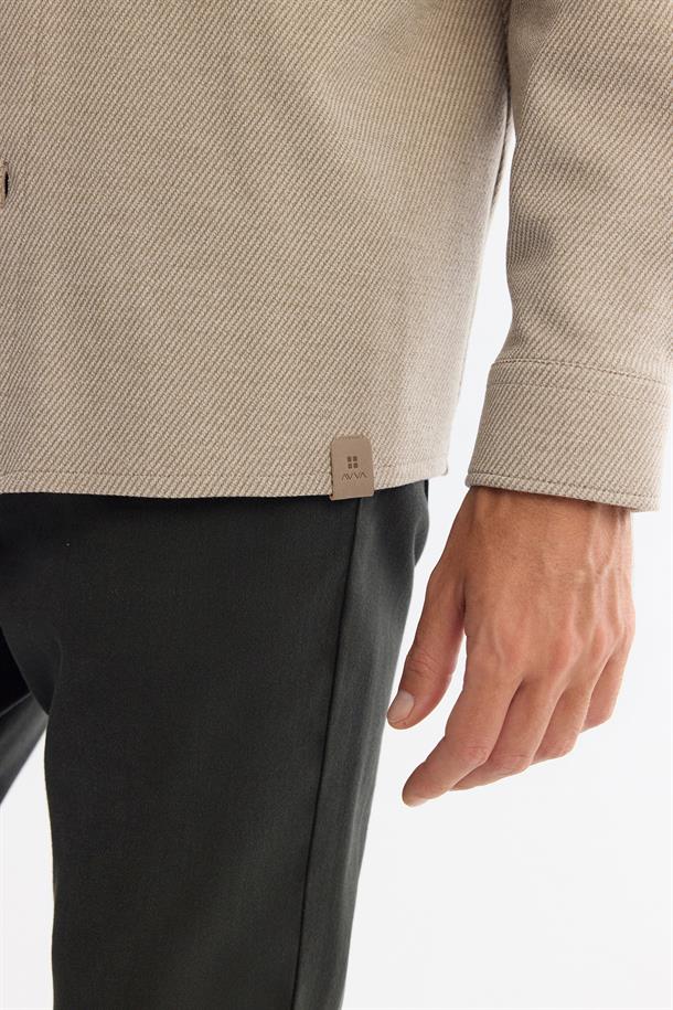 Bej Klasık Yaka Cepli Düğmeli Diyagonel Örme Uzun Kol Comfort Fit Gömlek Ceket