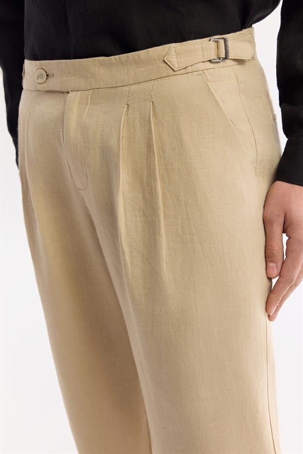 Bej Klasilk Bel Apolet Detaylı Gordion %100 Keten Carrot Fit Pantolon