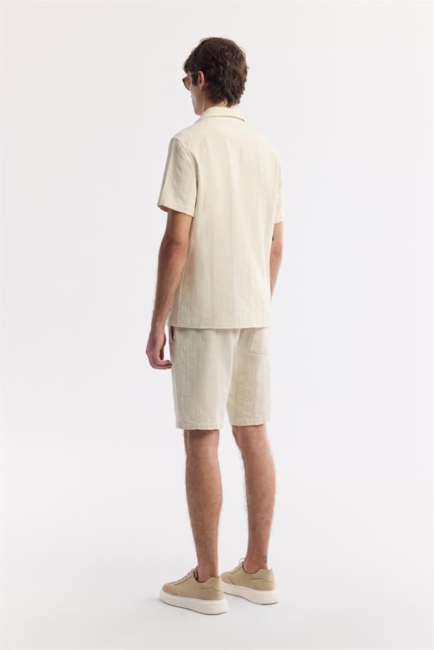 Bej Küba Yaka %100 Pamuk Dokulu Comfort Fit Kısa Kol Gömlek
