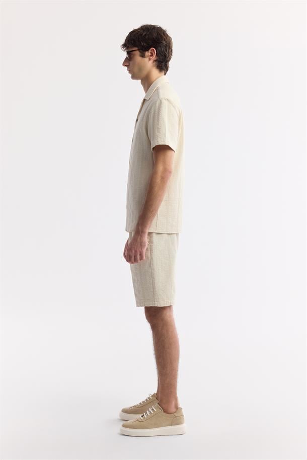 Bej Küba Yaka %100 Pamuk Dokulu Comfort Fit Kısa Kol Gömlek