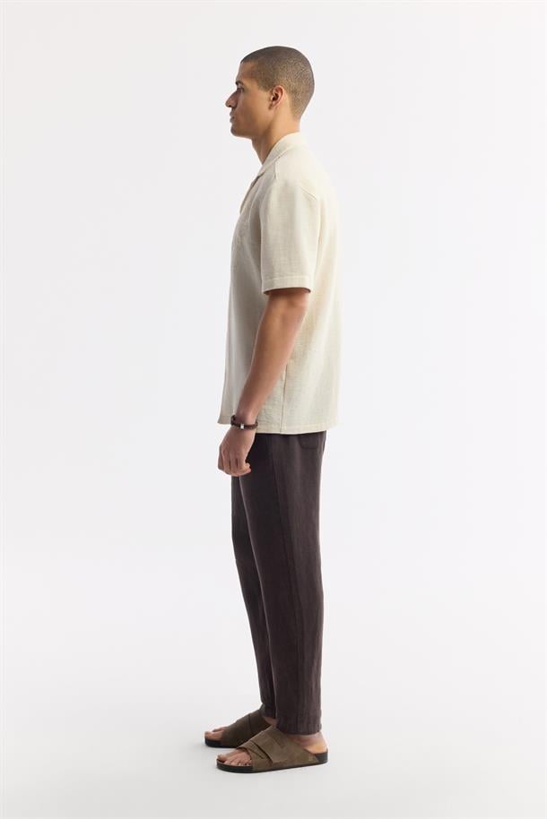 Bej Küba Yaka Keten Karışımlı Etamin Dokulu Comfort Fit Kısa Kol Gömlek