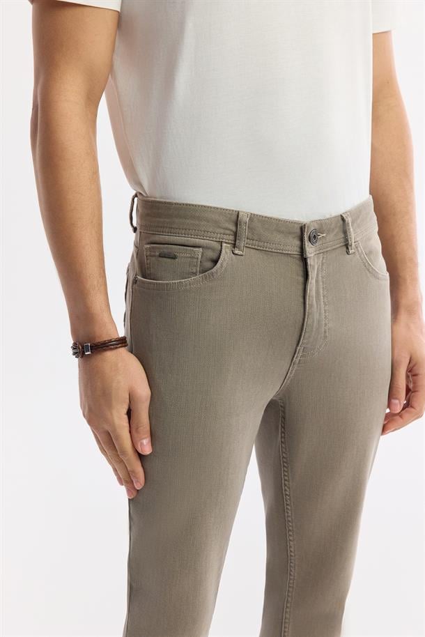Bej Taş Yıkamalı Örme Slim Fit Denim Pantolon