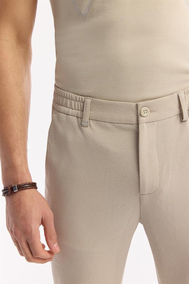 Bej Yanı Lastikli Gofreli Nora Slim Fit Chino Pantolon