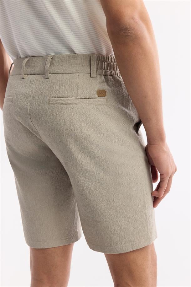 Bej Yanı Lastikli Gofreli Olympos Relaxed Fit Chino Şort