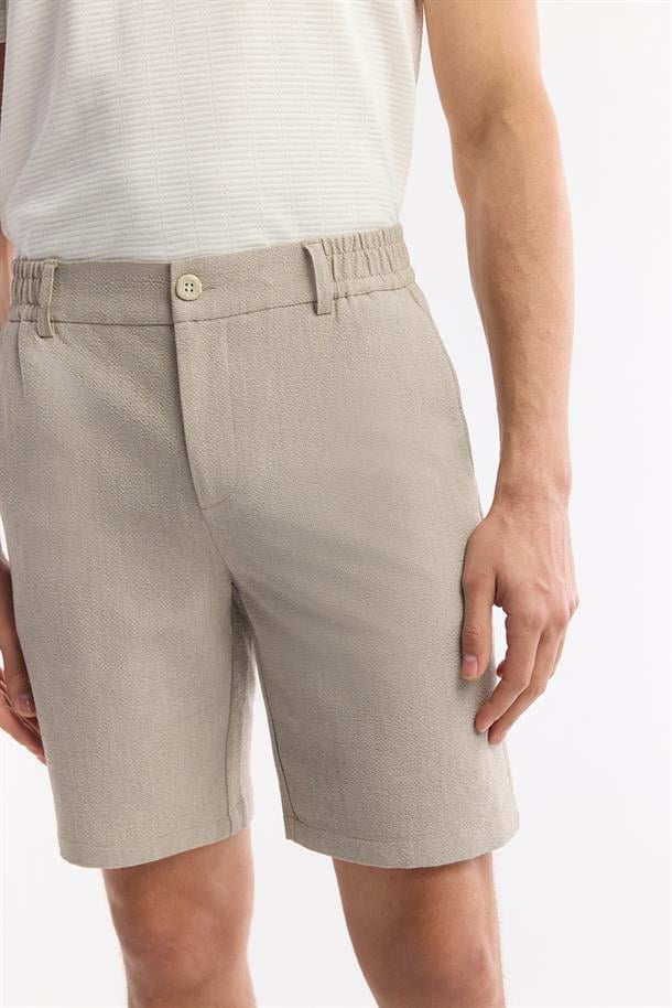Bej Yanı Lastikli Gofreli Olympos Relaxed Fit Chino Şort