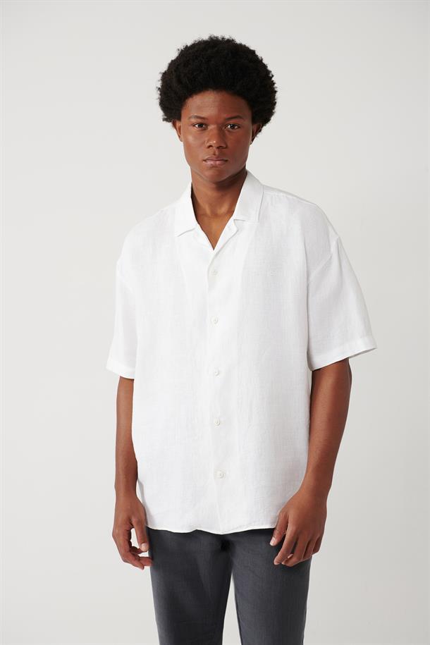 Beyaz Apaj Yaka %100 Keten Kısa Kol Rahat Kesim Comfort Fit Gömlek