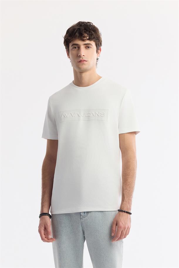 Beyaz Bisiklet Yaka Enjeksiyon Baskılı İnterlok T-Shirt