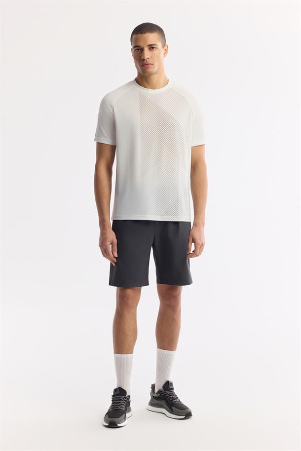 Beyaz Bisiklet Yaka Geometrik Desenli Teknik Kumaş Detaylı T-Shirt
