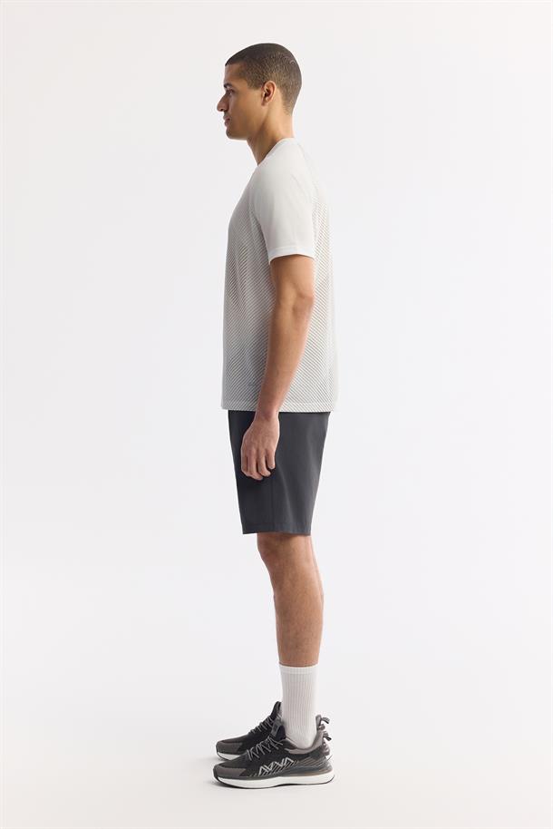Beyaz Bisiklet Yaka Geometrik Desenli Teknik Kumaş Detaylı T-Shirt