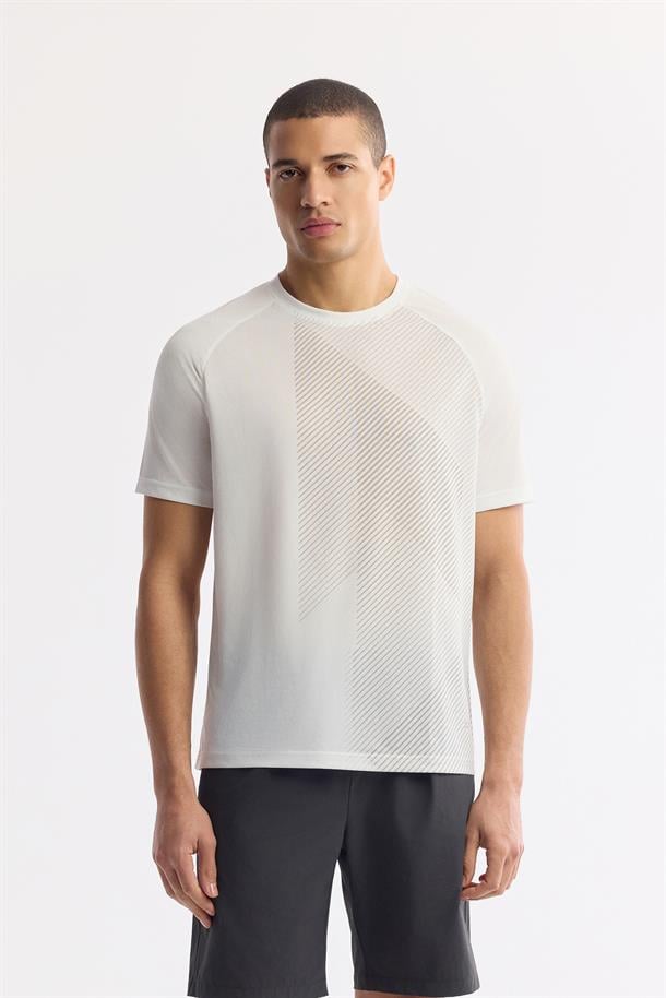 Beyaz Bisiklet Yaka Geometrik Desenli Teknik Kumaş Detaylı T-Shirt