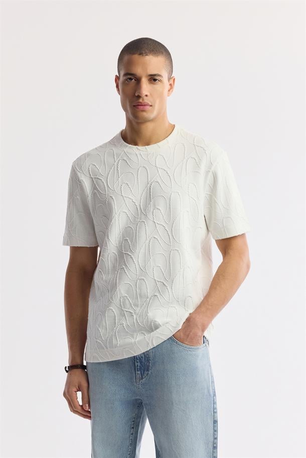 Beyaz Bisiklet Yaka Geometrik Jakar Desenli T-Shirt