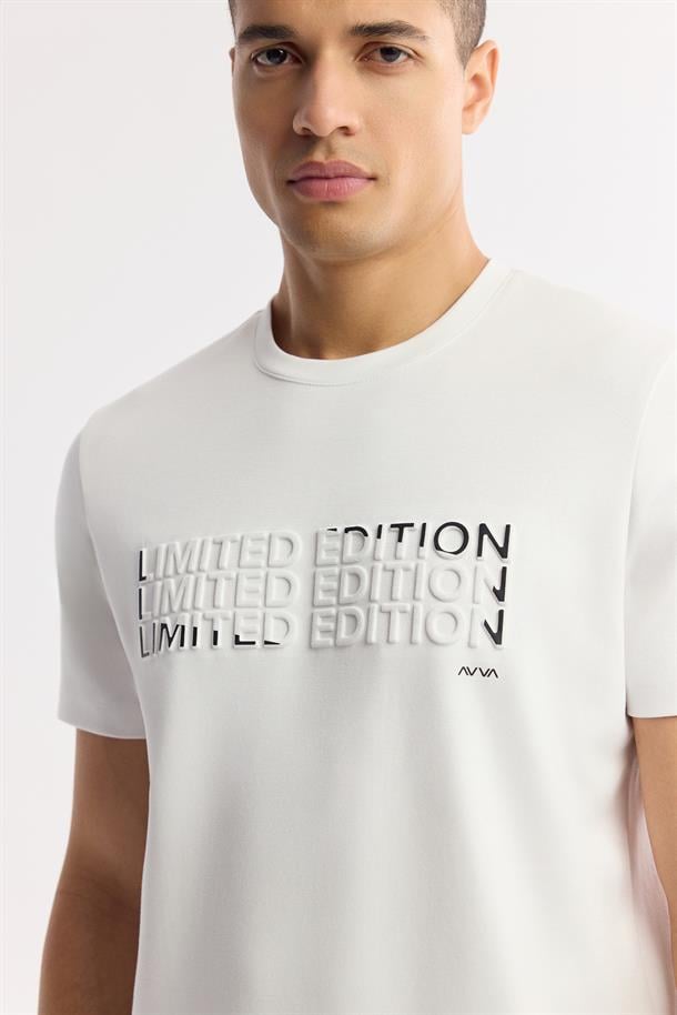 Beyaz Bisiklet Yaka Gofre Baskılı İnterlok T-Shirt