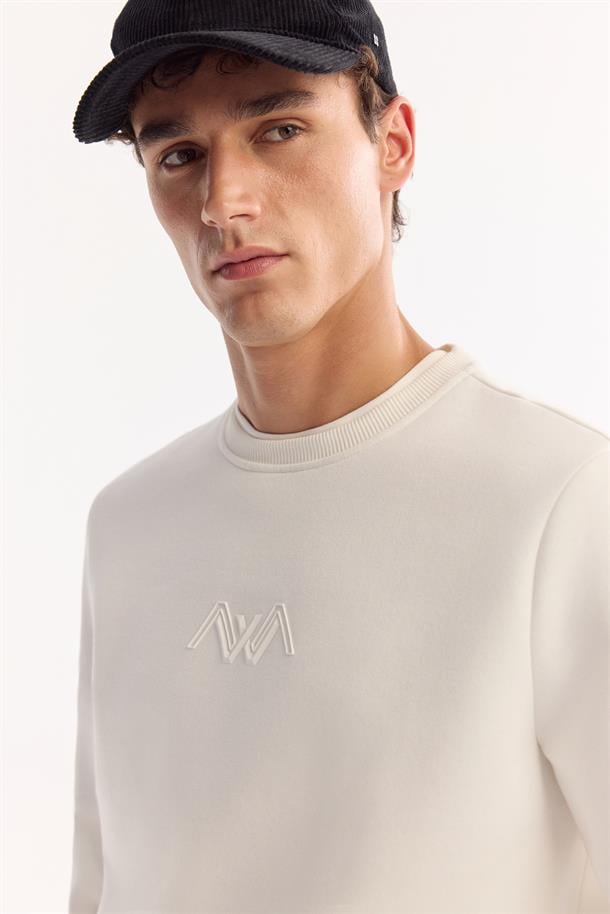 Beyaz Bisiklet Yaka İçi 3 İplik Şardonlu Sweatshirt
