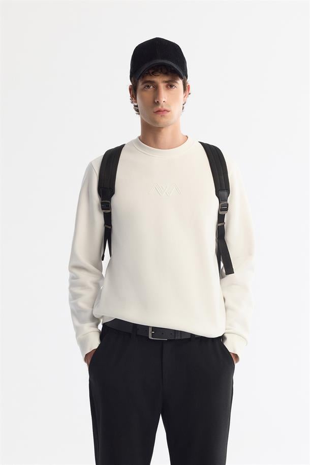 Beyaz Bisiklet Yaka Örme Kumaş Sweatshirt