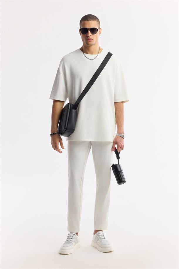 Beyaz Bisiklet Yaka Oversize Jakarlı T-Shirt