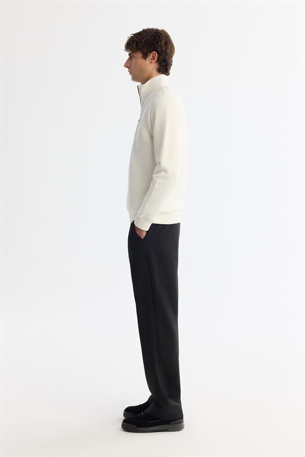 Beyaz Dik Yaka Fermuarlı Şardonlu 3 İplik  Sweatshirt