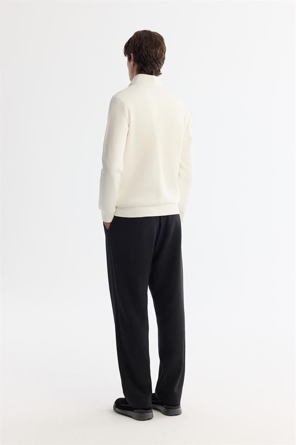 Beyaz Dik Yaka Fermuarlı Şardonlu 3 İplik  Sweatshirt
