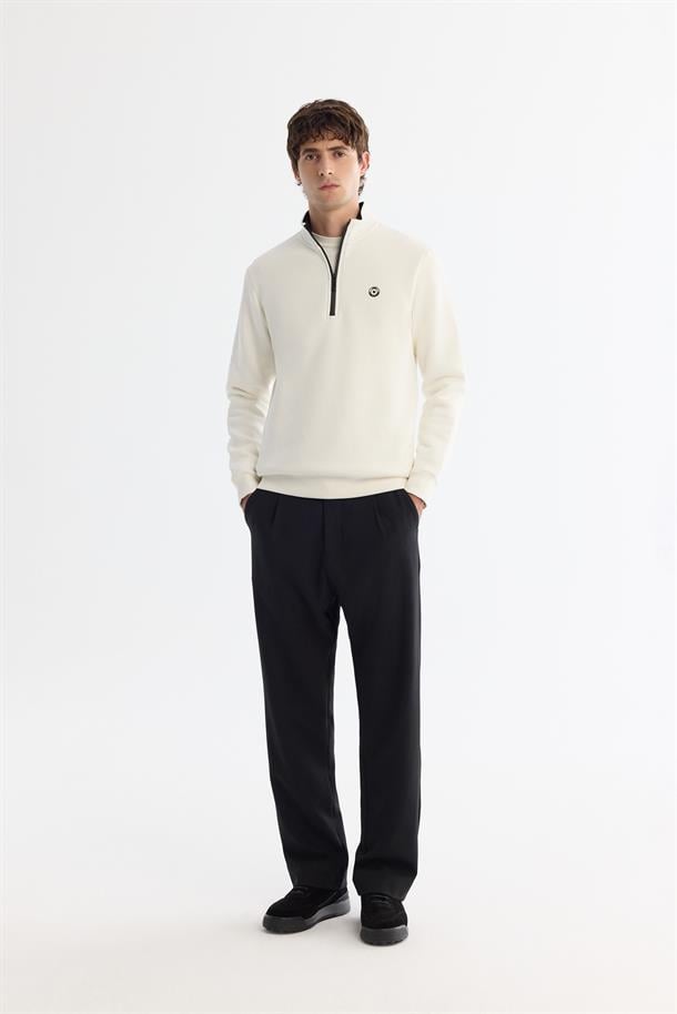 Beyaz Dik Yaka Fermuarlı Şardonlu 3 İplik  Sweatshirt