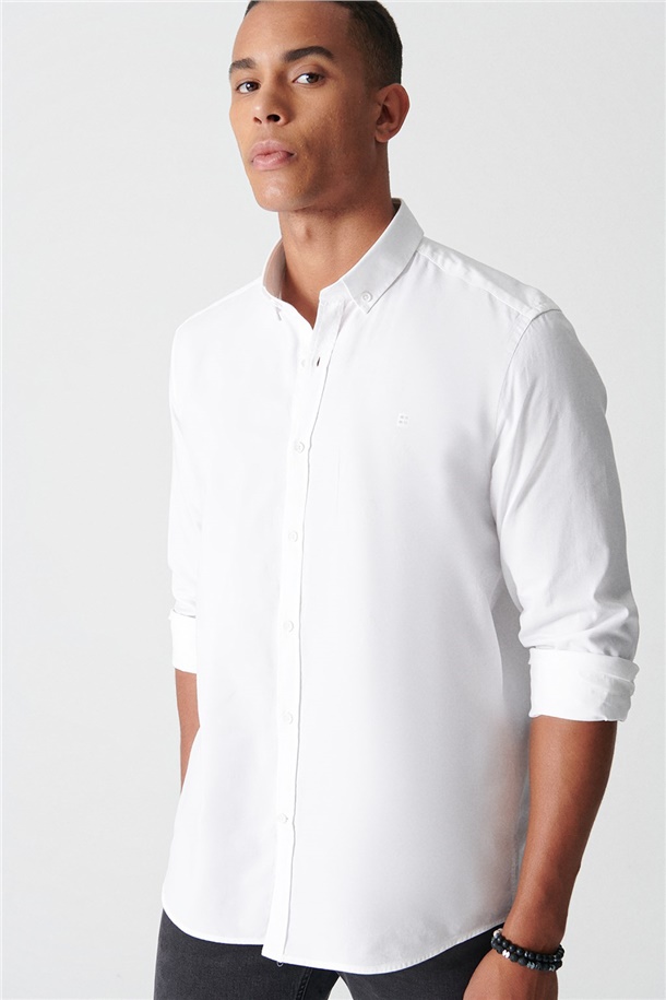 Beyaz Düz Alttan Britli Yaka Regular Fit Gömlek
