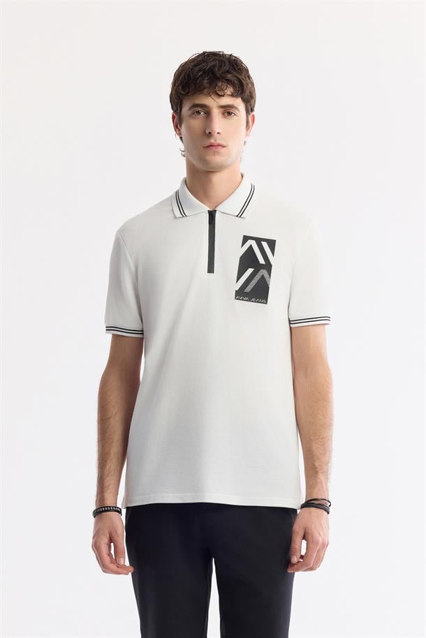 Beyaz Fermuarlı Polo Yaka Önü Enjeksiyon Baskılı T-Shirt