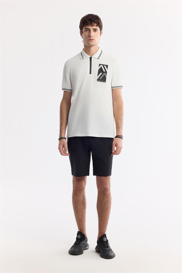 Beyaz Fermuarlı Polo Yaka Önü Enjeksiyon Baskılı T-Shirt