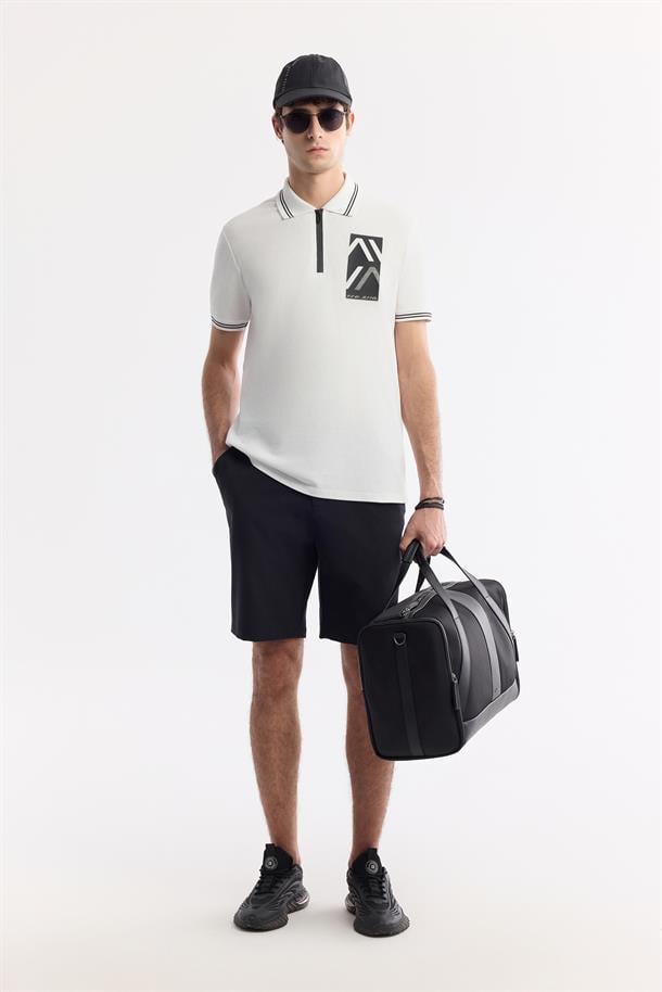 Beyaz Fermuarlı Polo Yaka Önü Enjeksiyon Baskılı T-Shirt